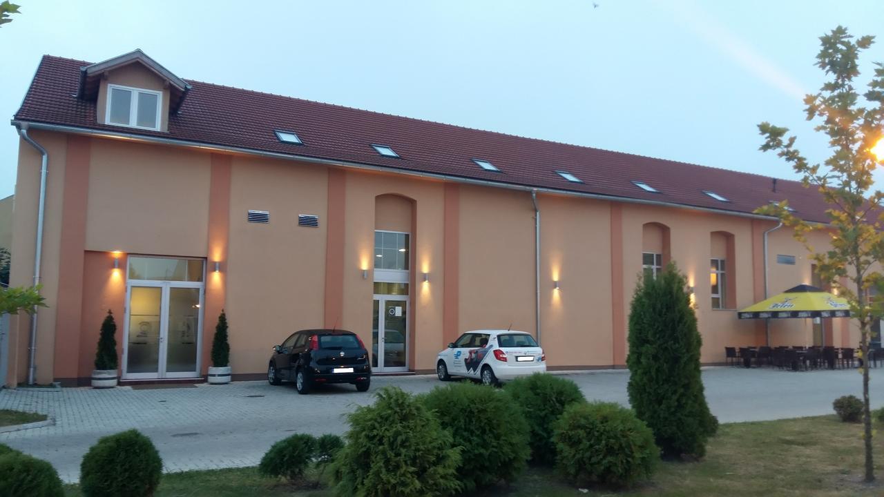 Stari Mlin Hotel Vrsac Exterior photo